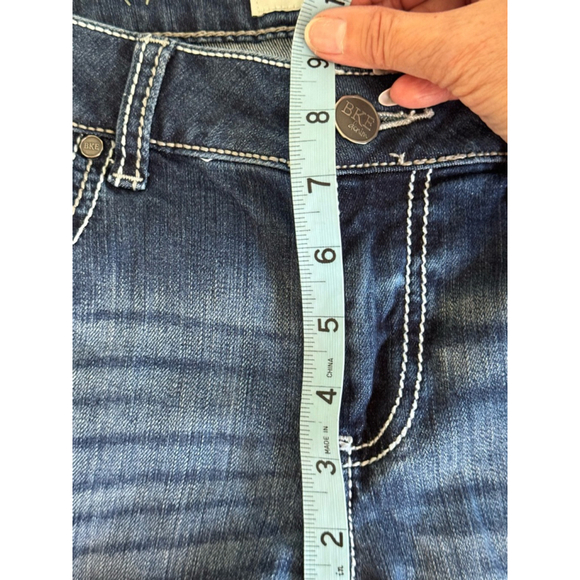 Women's BKE Denim Culture Capri Jeans Size 31 dark Blue faded wash - Picture 9 of 10